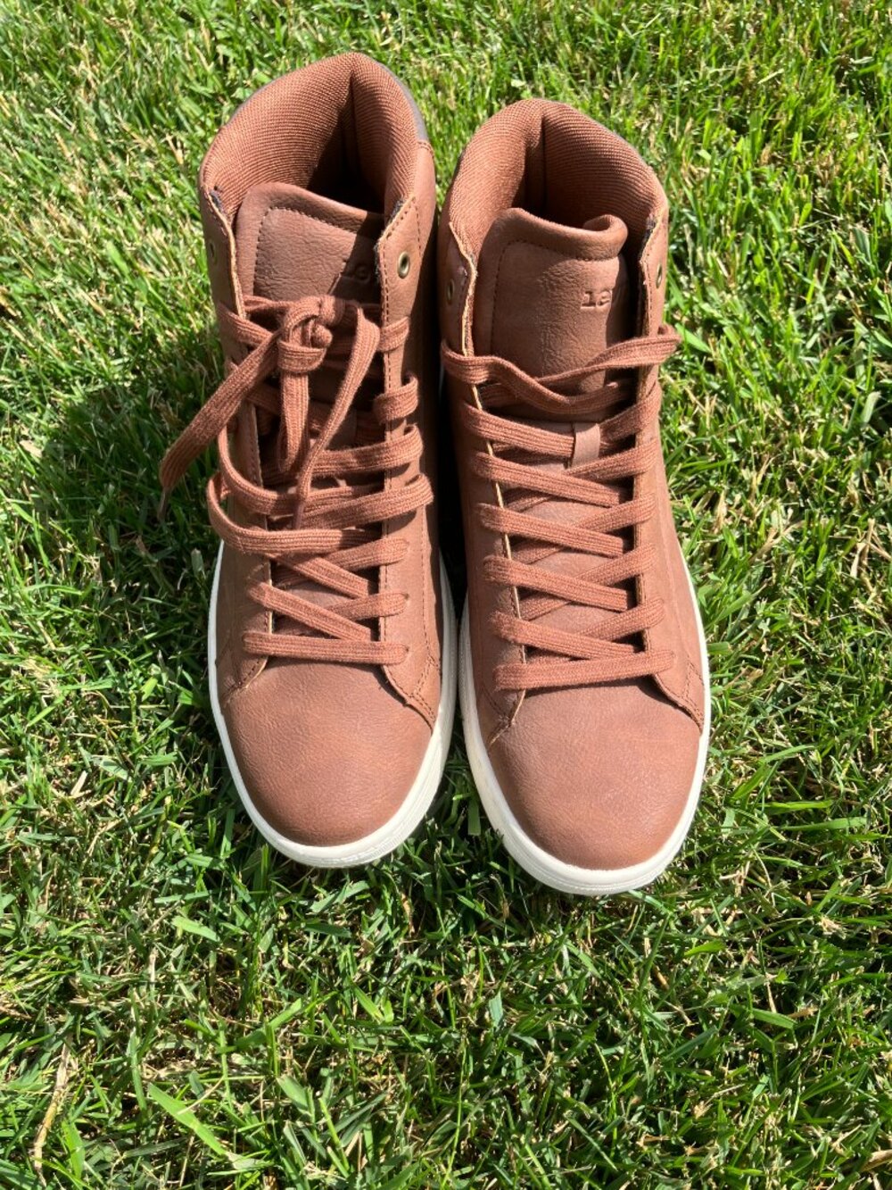 Levi's Caleb High Top Sneakers NWOT Vegan Leather Casual Shoes